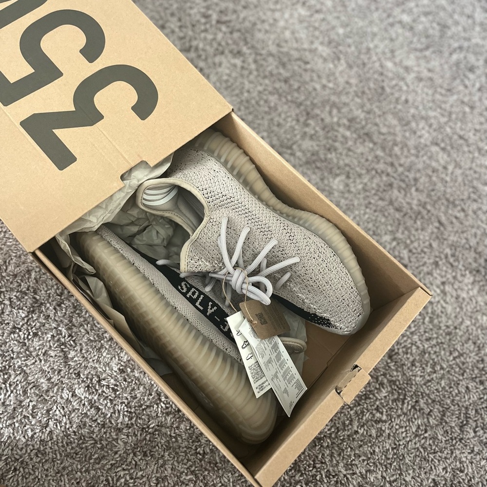 AUTHENTIC new in box with tags Adidas Yeezy Boost 350 V2 Slate